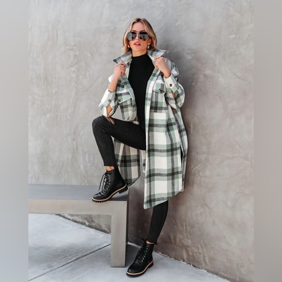 MADDOX POCKETED PLAID BUTTON DOWN COAT - Picture 1 of 2